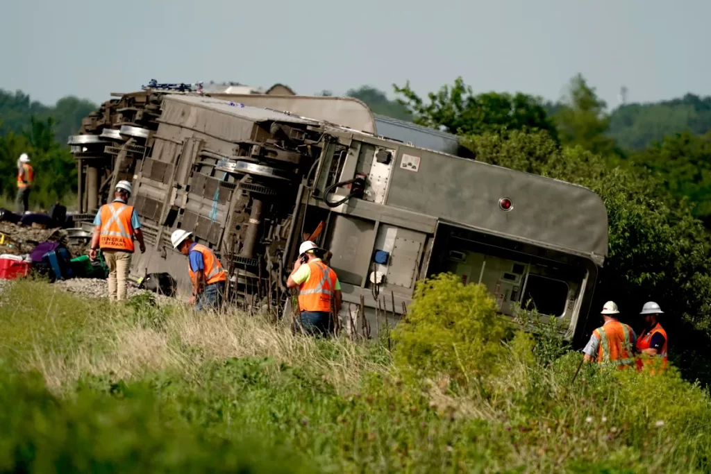 Tàu Amtrak trật bánh ở Missouri, Mỹ, 3 người thiệt mạng - Thời sự - Tin Rao Vặt Việt