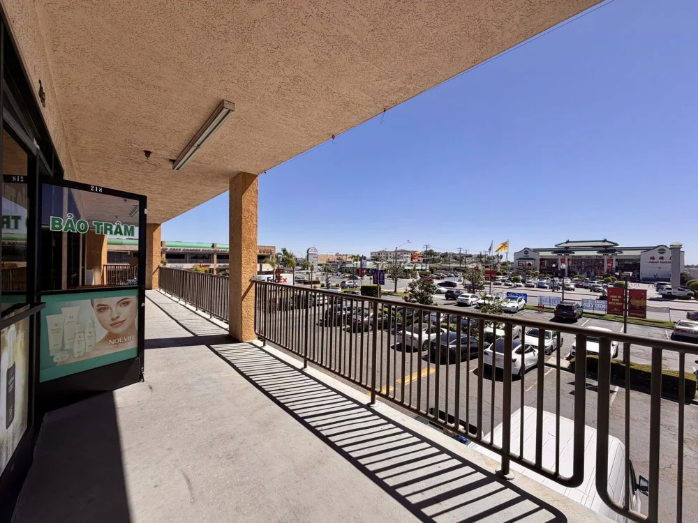 SANG TIỆM MỸ PHẨM – NƯỚC HOA – THỰC PHẨM CHỨC NĂNG - Nail Salons for Sale in Westminster, California, United States - image 6