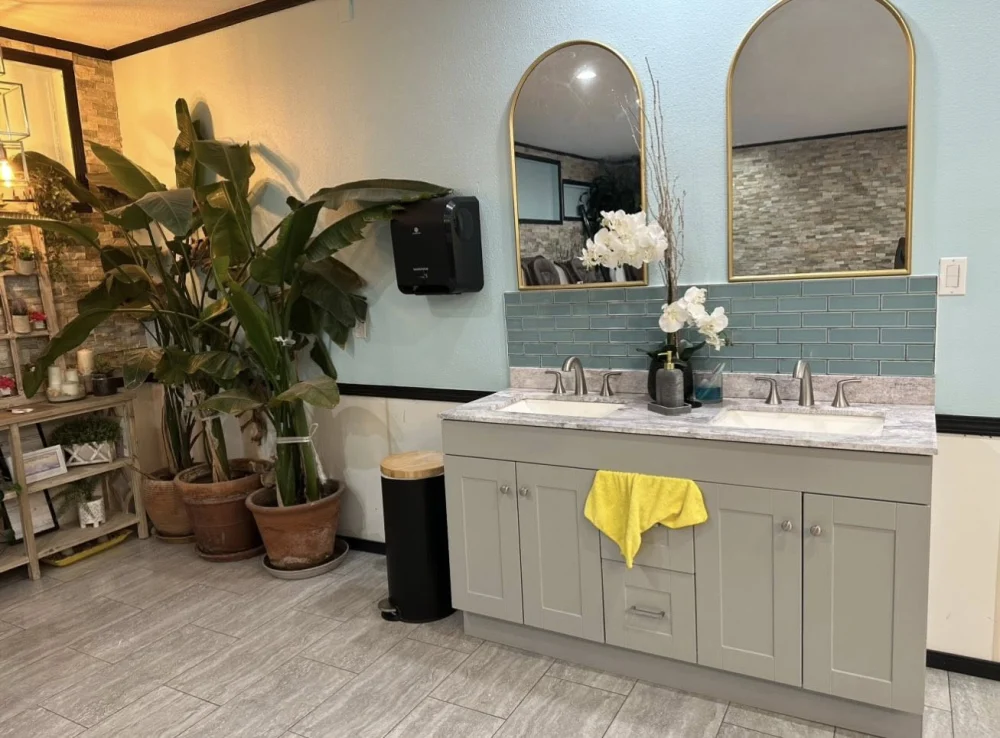 Cần sang gấp tiệm nail vùng Lakewood Tacoma - Nail Salons for Sale in Tacoma / Lakewood, Washington, United States - image 4