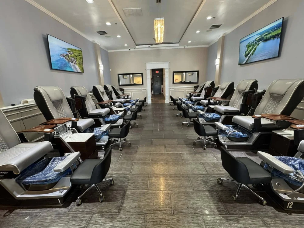 CẦN SANG TIỆM NAIL KHU VỰC 60423 ILLINOIS - INCOME CAO