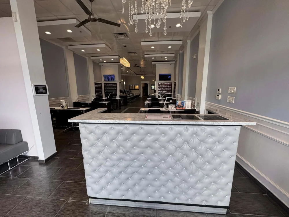 CẦN SANG TIỆM NAIL KHU VỰC 60423 ILLINOIS - INCOME CAO