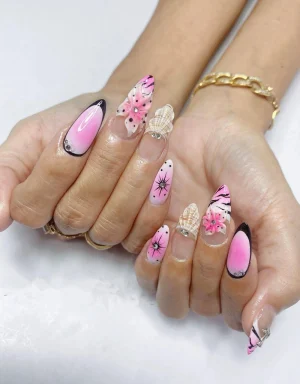 Tiệm nail ở Clermont FL cần gấp 2 thợ everything