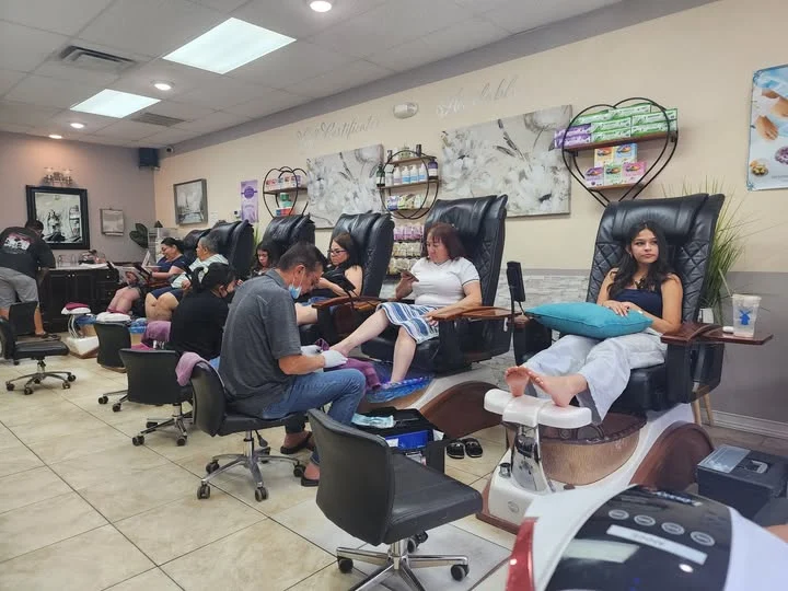 Tuyển thợ nail tại Tucson AZ – $1,000 - $1,200/tuần