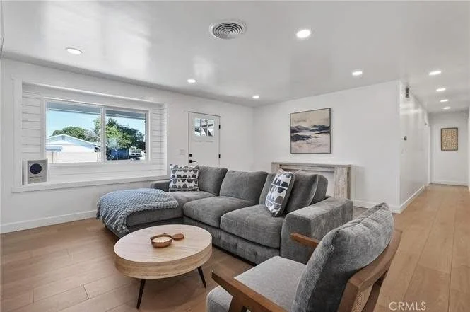 Bán nhà Turnkey tại Huntington Beach – 3PN/2PT, Remodel Toàn Diện