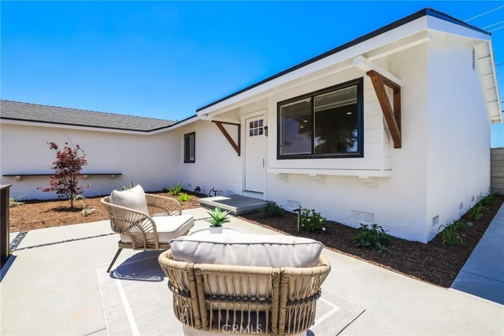 Bán nhà Turnkey tại Huntington Beach – 3PN/2PT, Remodel Toàn Diện