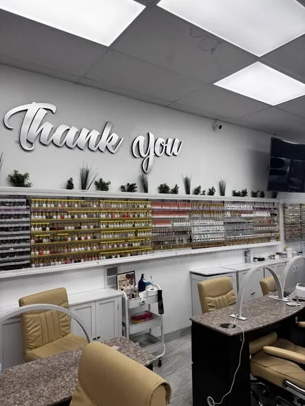 Tuyển thợ Nail Bakersfield CA tại Luxury Nails & Spa đi làm ngay