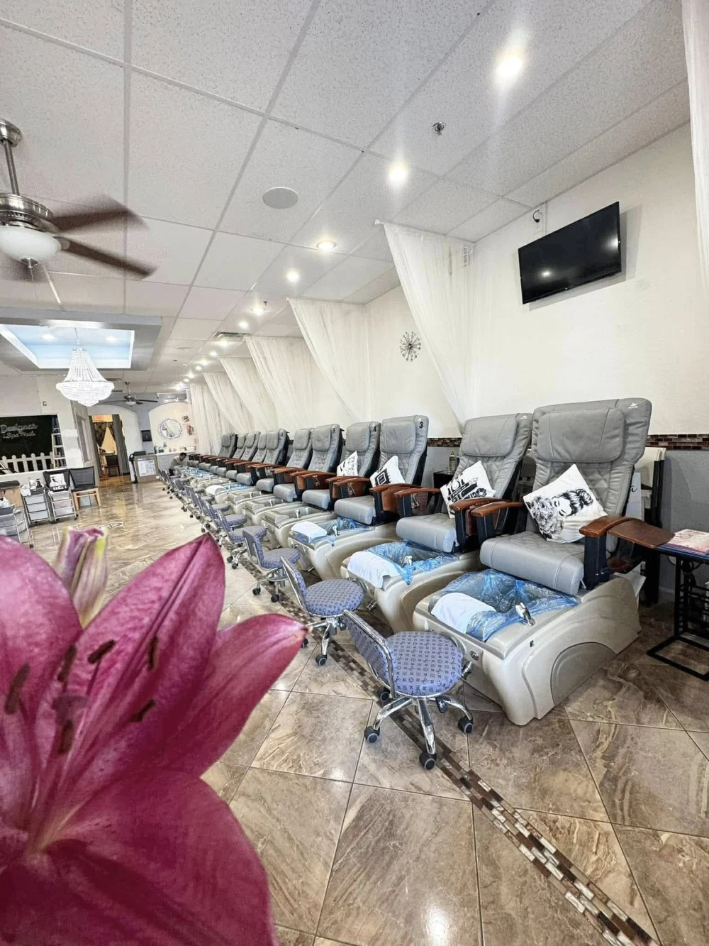 GIẢM SÂU CHỈ CÒN $95K – SANG TIỆM LỚN CÓ INCOME NGAY TẠI MESA AZ - Nail Salons for Sale in Mesa, Arizona, United States - image 4