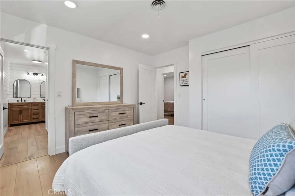 Bán nhà Turnkey tại Huntington Beach – 3PN/2PT, Remodel Toàn Diện