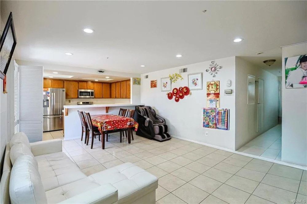 CẦN BÁN TOWNHOUSE GIÁ TỐT TẠI STANTON CALIFORNIA