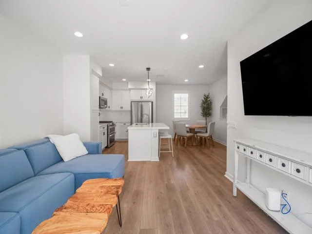 Bán Townhome Hiện Đại tại Santee, CA – Xây năm 2021 - Housing / Room for Rent in Santee, California, United States - image 5