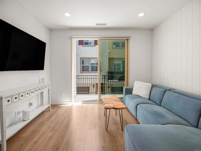 Bán Townhome Hiện Đại tại Santee, CA – Xây năm 2021 - Housing / Room for Rent in Santee, California, United States - image 7