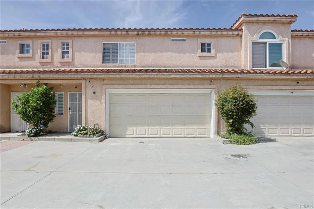 CẦN BÁN TOWNHOUSE GIÁ TỐT TẠI STANTON CALIFORNIA
