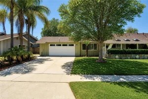Bán Nhà Anaheim Gần Disneyland – Lô Đất Rộng 9,450 SQ FT