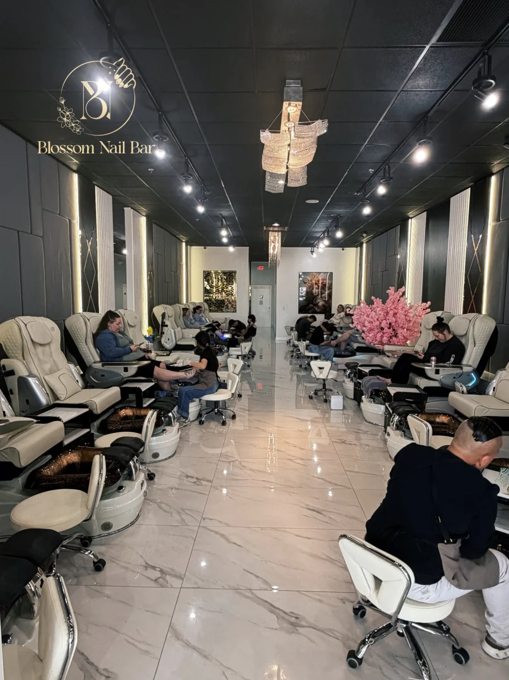 Tiệm Nail Blossom Nail Bar Tuyển Thợ Everything (Full-time) - Nail Salon Jobs in Springfield, Ohio, United States - image 1