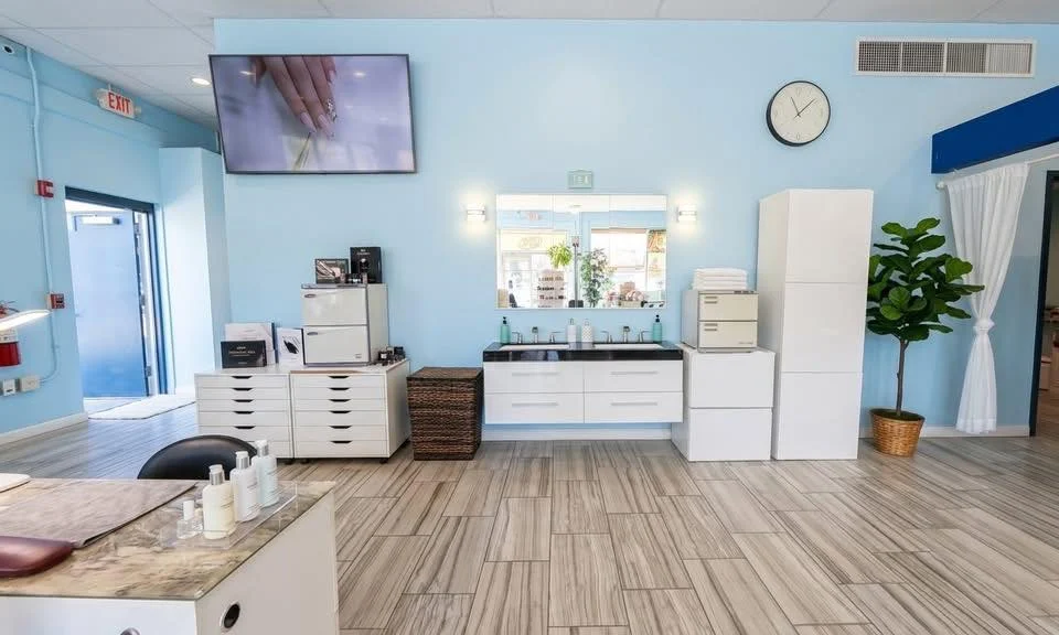 Sang Tiệm Nail Off Chợ Khu Vực Nashua NH - Cơ Hội Đầu Tư Tốt