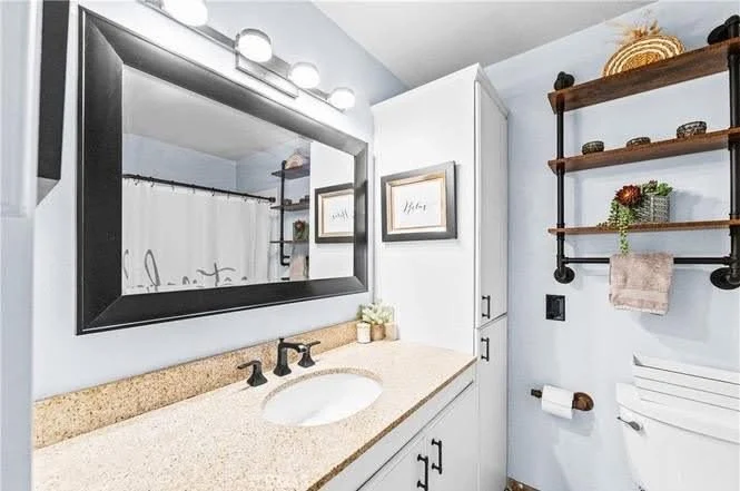 BÁN NHÀ GÓC SMART HOME TẠI HUNTINGTON BEACH – CÓ HỒ BƠI RIÊNG VÀ SOLAR