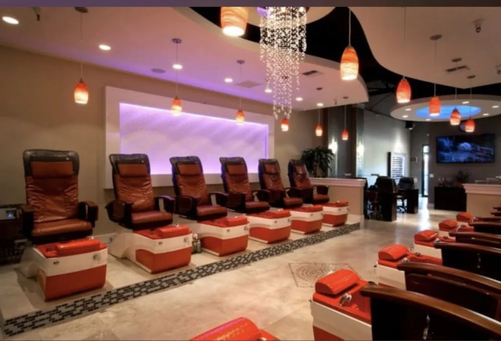 CẦN SANG TIỆM NAIL TẠI NEWCASTLE, WASHINGTON – KHÔNG GIAN RỘNG & ĐẦY ĐỦ TIỆN NGHI - Nail Salons for Sale in Newcastle, Washington, United States - image 2