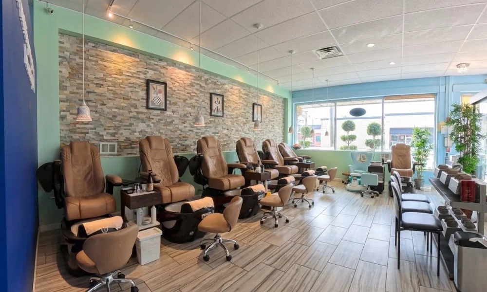 Sang Tiệm Nail Off Chợ Khu Vực Nashua NH - Cơ Hội Đầu Tư Tốt
