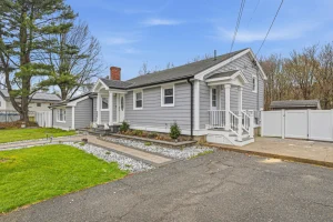 Bán nhà ở Randolph MA gần chùa Bồ Đề - Thiết kế hiện đại dọn vào ở ngay - Housing / Room for Rent in Randolph, MA, US