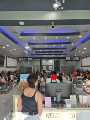 Tuyển thợ Nail tại Gilbert AZ gần Santan Village Mall lương cao
