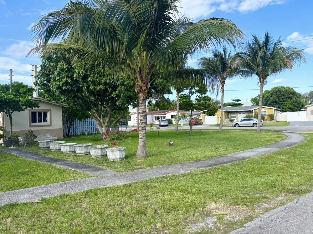 Cho thuê nhà Lauderdale Lakes FL 3 phòng ngủ gần chợ Á Đông - Nhà ở / Thuê phòng tại Lauderdale Lakes, Florida, United States - ảnh 2
