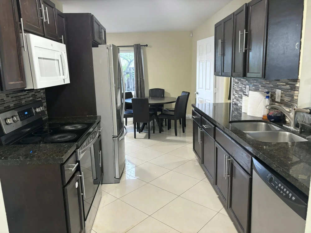 Cho thuê nhà Lauderdale Lakes FL 3 phòng ngủ gần chợ Á Đông - Nhà ở / Thuê phòng tại Lauderdale Lakes, Florida, United States - ảnh 6