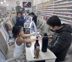 Tuyển thợ bột hoặc thợ tay chân nước tại Indian Trail North Carolina NC 28079 - Nail Salon Jobs in Indian Trail, NC, US