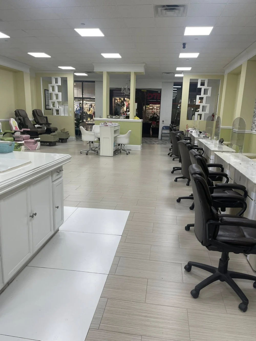SANG TIỆM NAIL mới remodel gần trung tâm người Việt tại Atlanta - Bán Tiệm Nail tại Atlanta, Georgia, United States - ảnh 1