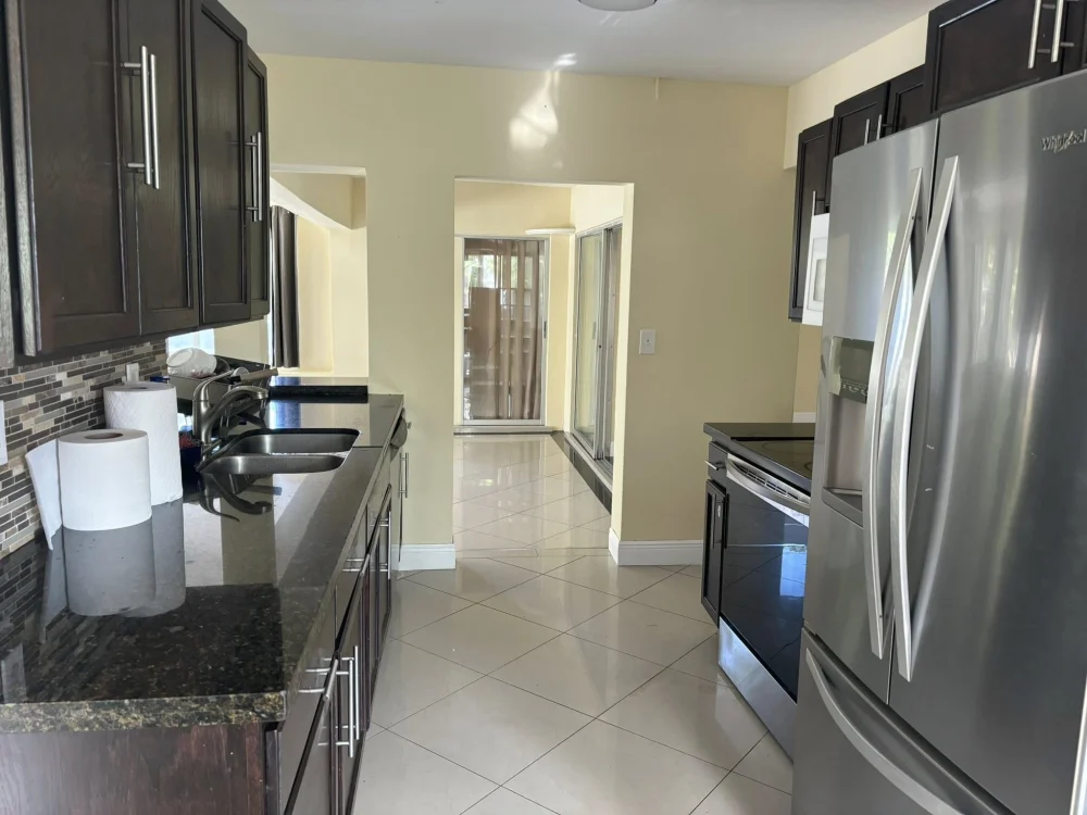 Cho thuê nhà Lauderdale Lakes FL 3 phòng ngủ gần chợ Á Đông - Nhà ở / Thuê phòng tại Lauderdale Lakes, Florida, United States - ảnh 3