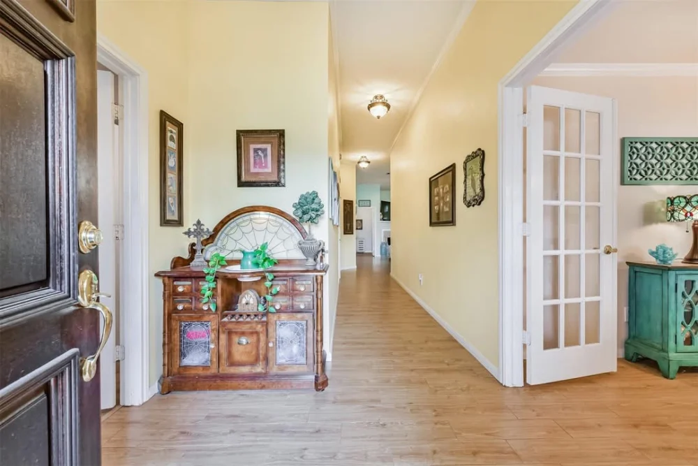 Bán nhà đẹp khu Gated Community thuế thấp gần Baybrook Mall