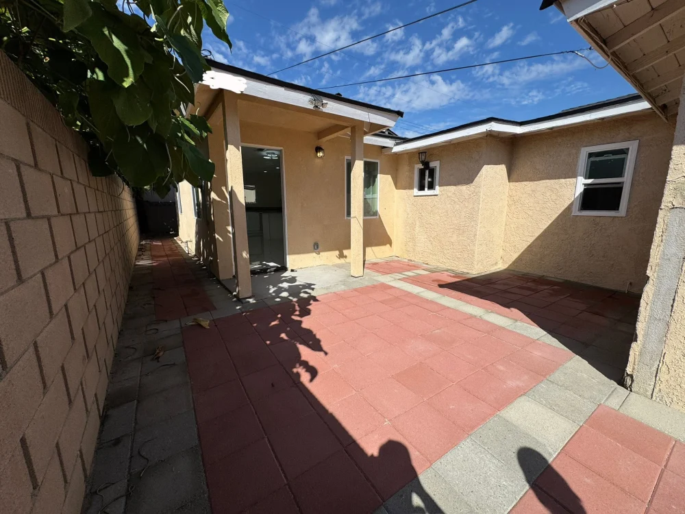 Cho thuê nhà 2 phòng ngủ tại Central, gần Trask & Fairview – Full nội thất, có chỗ sạc Tesla - Housing / Room for Rent in Santa Ana, California, United States - image 1