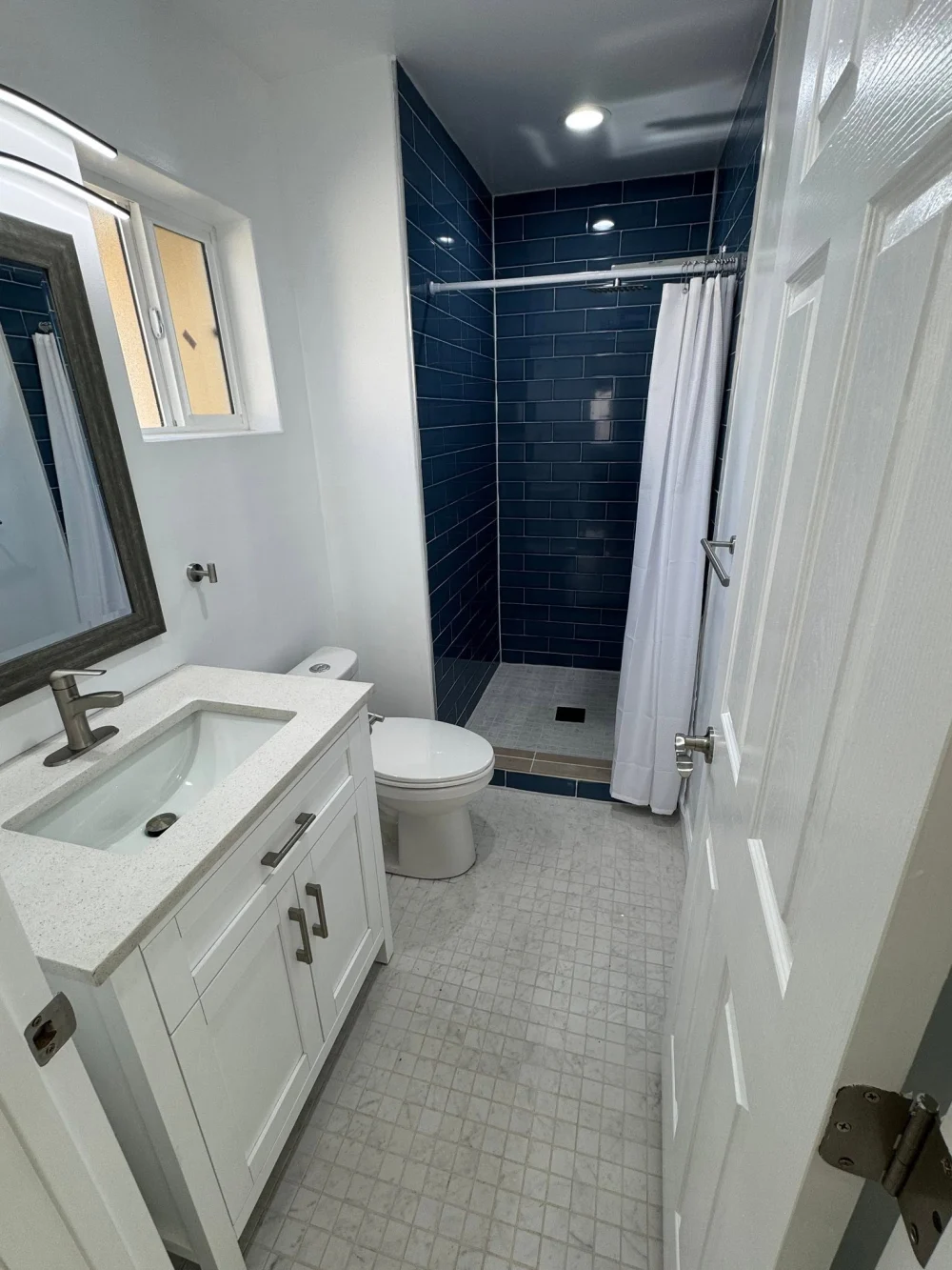Cho thuê nhà 2 phòng ngủ tại Central, gần Trask & Fairview – Full nội thất, có chỗ sạc Tesla - Housing / Room for Rent in Santa Ana, California, United States - image 3