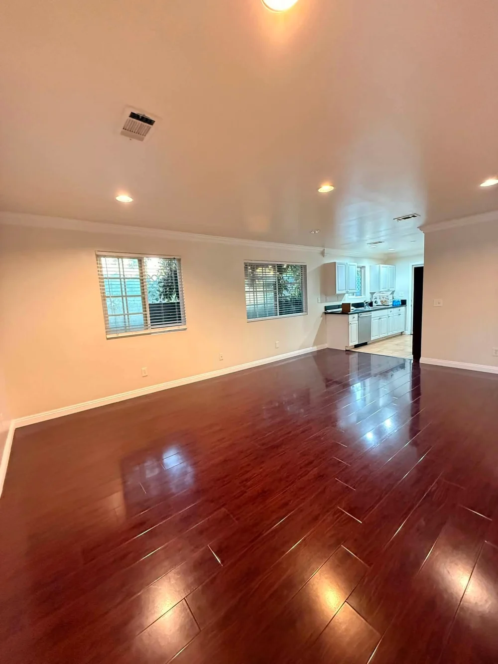Cho thuê nhà nguyên căn 4 phòng ngủ Anaheim, CA vị trí cực thuận tiện - Nhà ở / Thuê phòng tại Anaheim, California, United States - ảnh 1