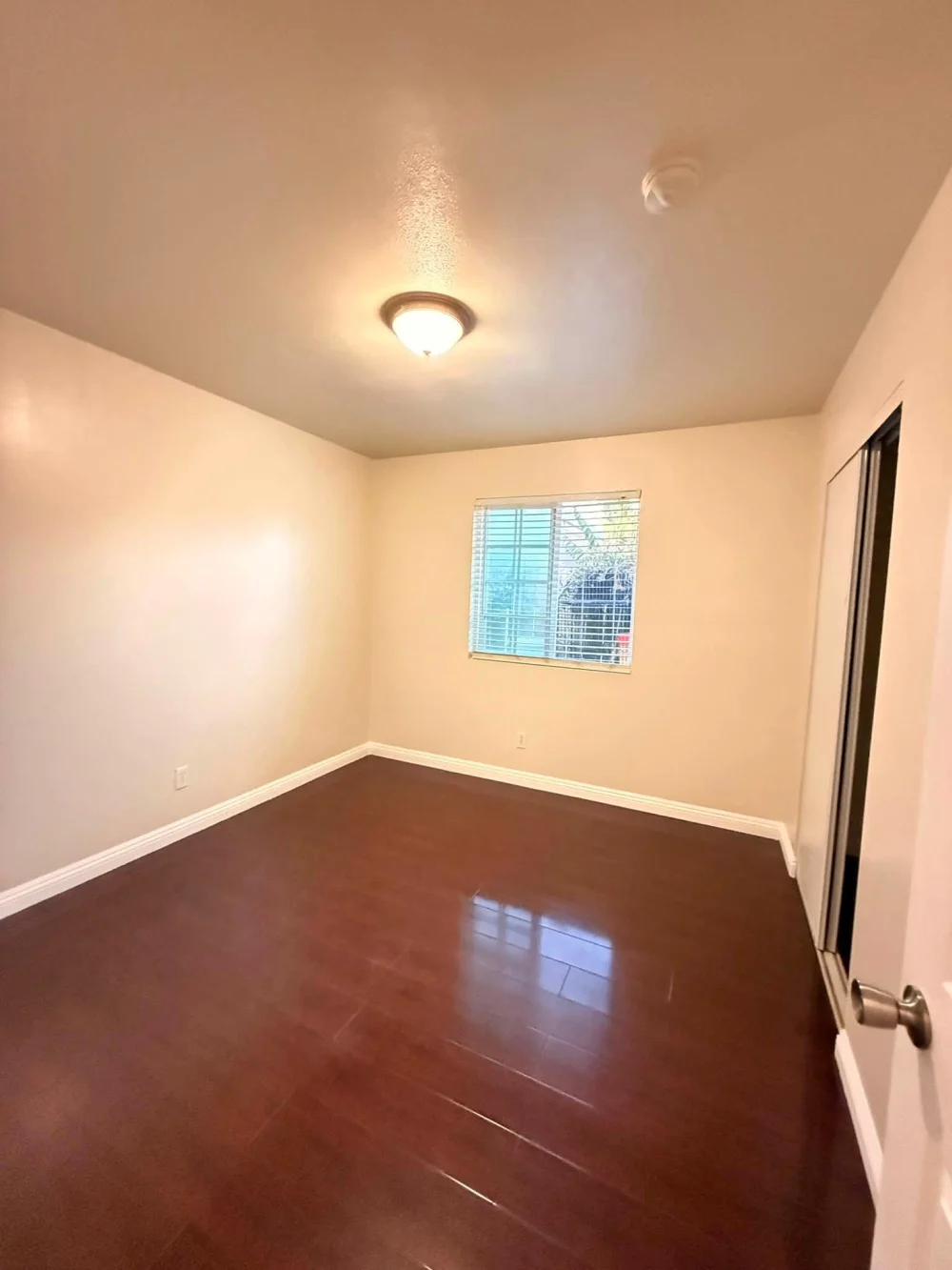 Cho thuê nhà nguyên căn 4 phòng ngủ Anaheim, CA vị trí cực thuận tiện - Nhà ở / Thuê phòng tại Anaheim, California, United States - ảnh 2
