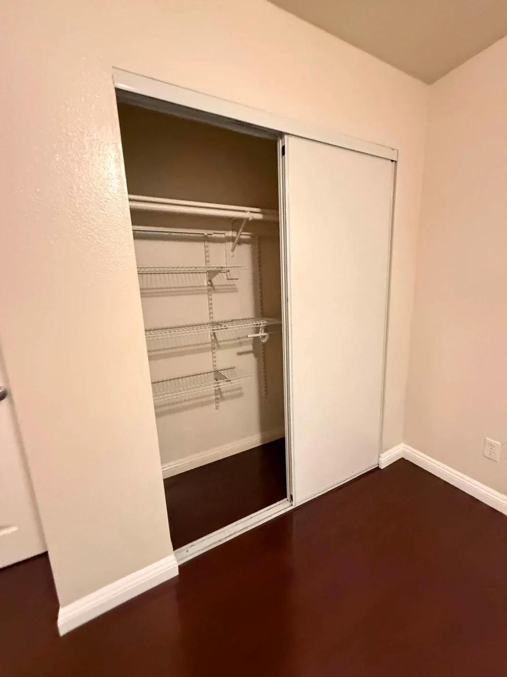 Cho thuê nhà nguyên căn 4 phòng ngủ Anaheim, CA vị trí cực thuận tiện - Nhà ở / Thuê phòng tại Anaheim, California, United States - ảnh 4