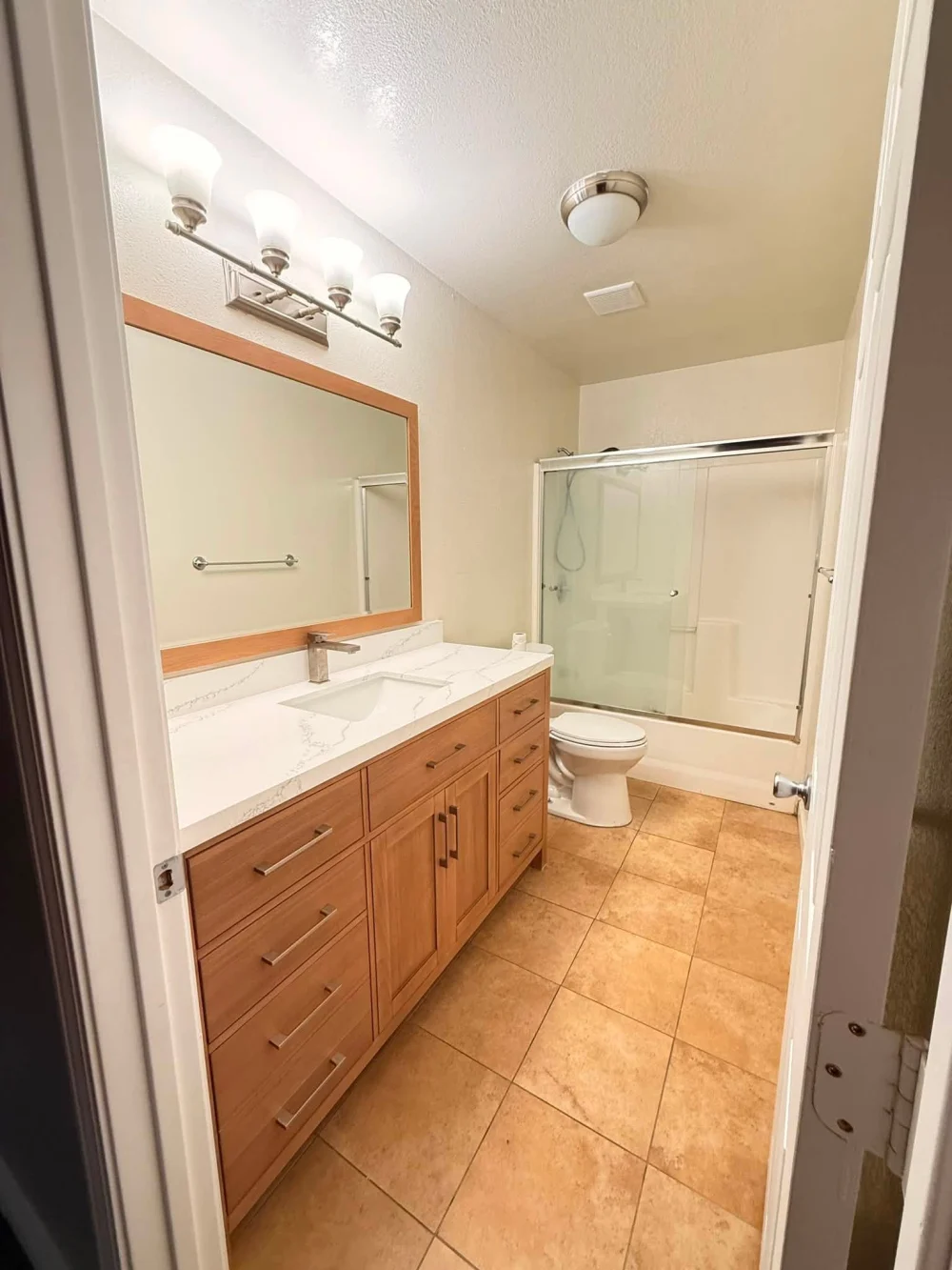 Cho thuê nhà nguyên căn 4 phòng ngủ Anaheim, CA vị trí cực thuận tiện - Nhà ở / Thuê phòng tại Anaheim, California, United States - ảnh 6