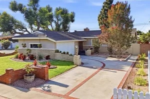 Nhà Garden Grove Corner Lot 8,236 Sqft Giá $1,025,000 – 3 Phòng Ngủ, Tiềm Năng ADU, Gần Little Saigon - Nhà ở / Thuê phòng tại Garden Grove, CA, US