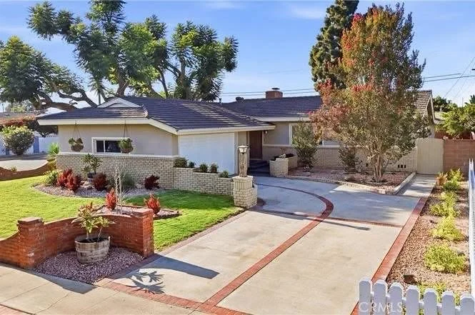 Nhà Garden Grove Corner Lot 8,236 Sqft Giá $1,025,000 – 3 Phòng Ngủ, Tiềm Năng ADU, Gần Little Saigon - Nhà ở / Thuê phòng tại Garden Grove, California, United States...