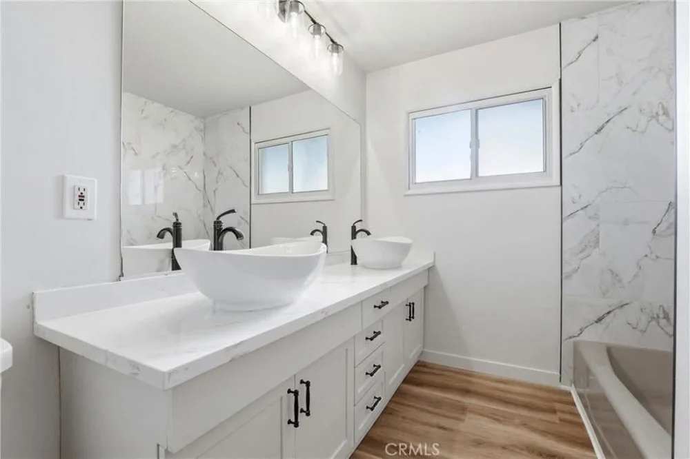 Nhà Garden Grove Corner Lot 8,236 Sqft Giá $1,025,000 – 3 Phòng Ngủ, Tiềm Năng ADU, Gần Little Saigon - Nhà ở / Thuê phòng tại Garden Grove, California, United States...