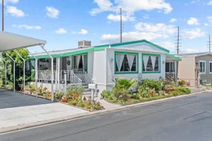 Nhà Mobile Home Senior 55+ Ở Garden Grove Giá Tốt - Nhà ở / Thuê phòng tại Garden Grove, CA, US