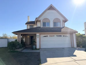 Nhà Single Family 4PN 2.5PT tại Santa Ana, CA – Giá $895,000 - Nhà ở / Thuê phòng tại Santa Ana, CA, US
