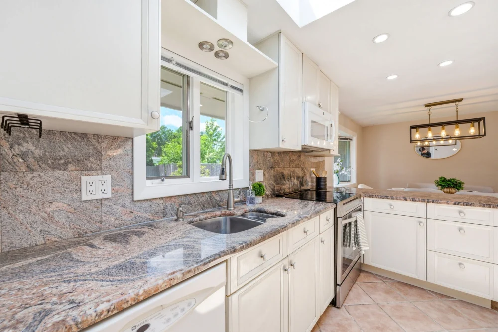 Nhà Bán tại Peabody, Massachusetts – 3 Phòng Ngủ, Nhà Đẹp Dọn Vào Ở Ngay, Giá $799,000 - Nhà ở / Thuê phòng tại Peabody, Massachusetts, United States - ảnh 8