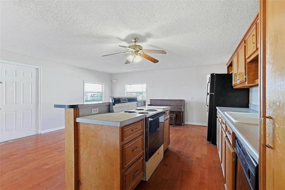 Bán nhà nguyên căn giá rẻ tại Bayou Vista Texas - Mua bán nhà đất định cư đầu tư Airbnb tốt - Housing / Room for Rent in Bayou Vista, Texas, United States - image 11