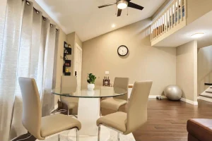 Nhà Cho Thuê Bellaire 77072 Houston Sau Chợ Ba Miền Đầy Đủ Nội Thất Giá Rẻ $1,650 - Nhà ở / Thuê phòng tại Houston, TX, US