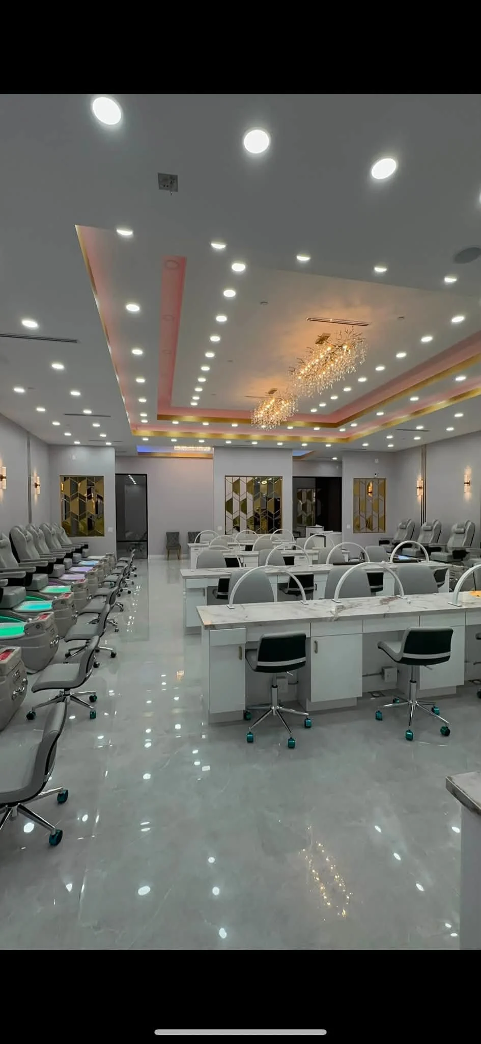 Cần bán tiệm nail mới xây ở Mesa AZ vị trí đắc địa ngay cạnh Costco - Nail Salons for Sale in Mesa, Arizona, United States - image 1