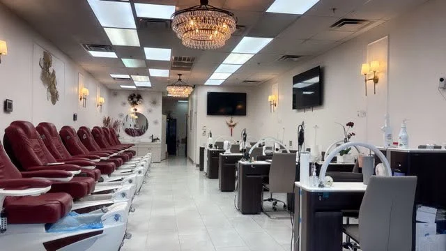 Cần Sang Tiệm Nail Tại Arizona 85340 – Doanh Thu Gần $500,000/Năm, Vị Trí Đẹp, Vào Làm Ngay - Bán Tiệm Nail tại Goodyear, Arizona, United States - ảnh 2