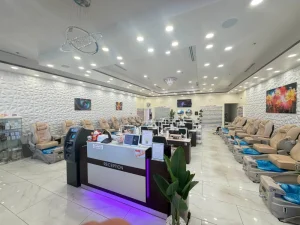 Sang Tiệm Nail Gilbert AZ Gần Safeway Doanh Thu 500K - Bán Tiệm Nail tại Gilbert, AZ, US