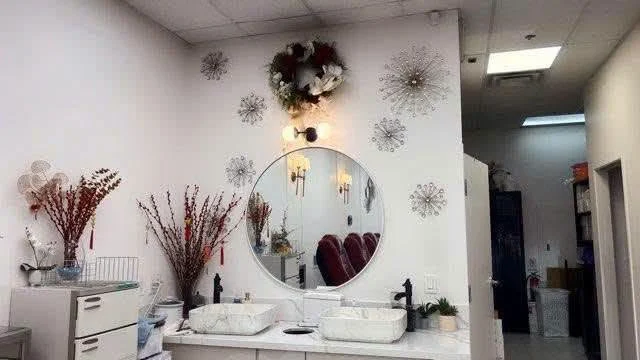 Sang tiệm nail ở Arizona zip code 85340 doanh thu 500k/năm khu sầm uất - Bán Tiệm Nail tại Litchfield Park, Arizona, United States - ảnh 1