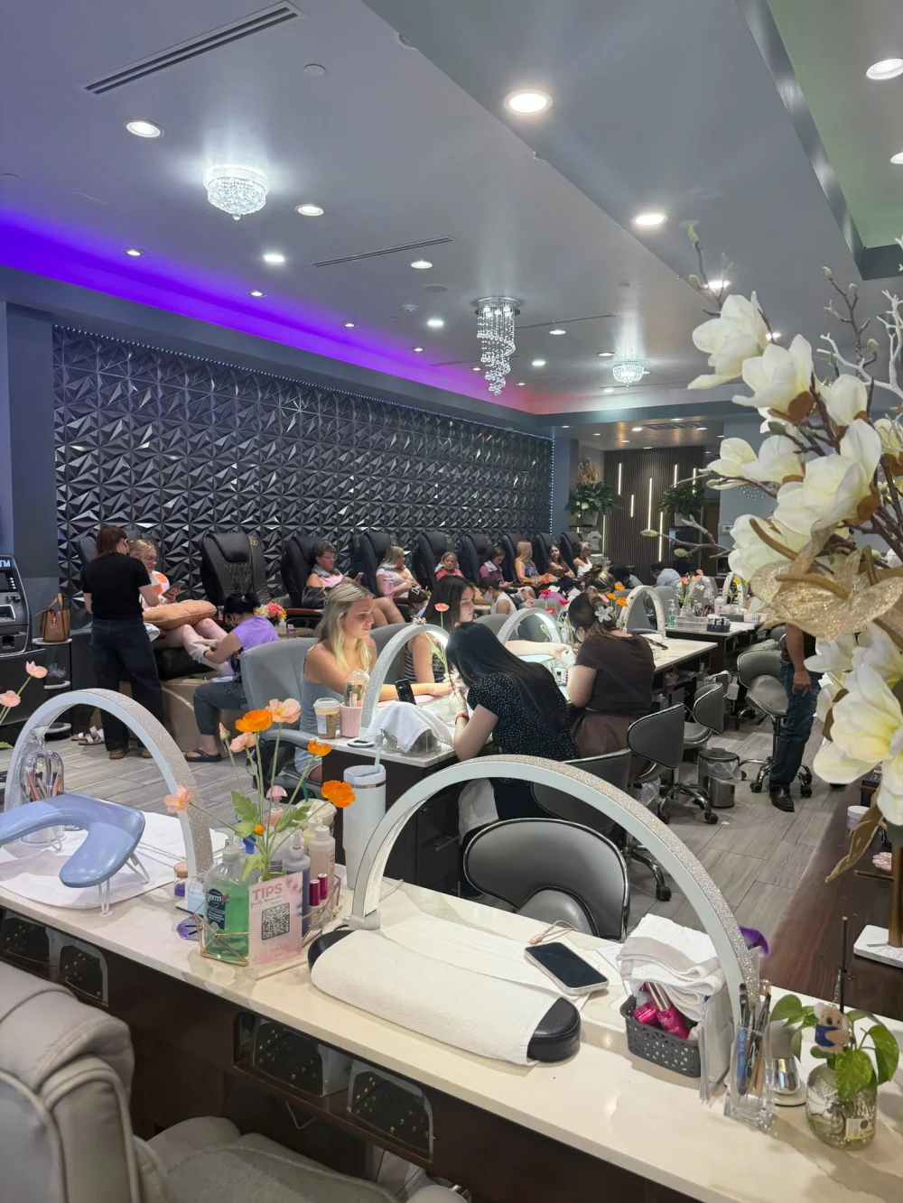 Sang Tiệm Nail Surprise AZ Doanh Thu Cao 1.9M - Nail Salons for Sale in Surprise, Arizona, United States - image 1