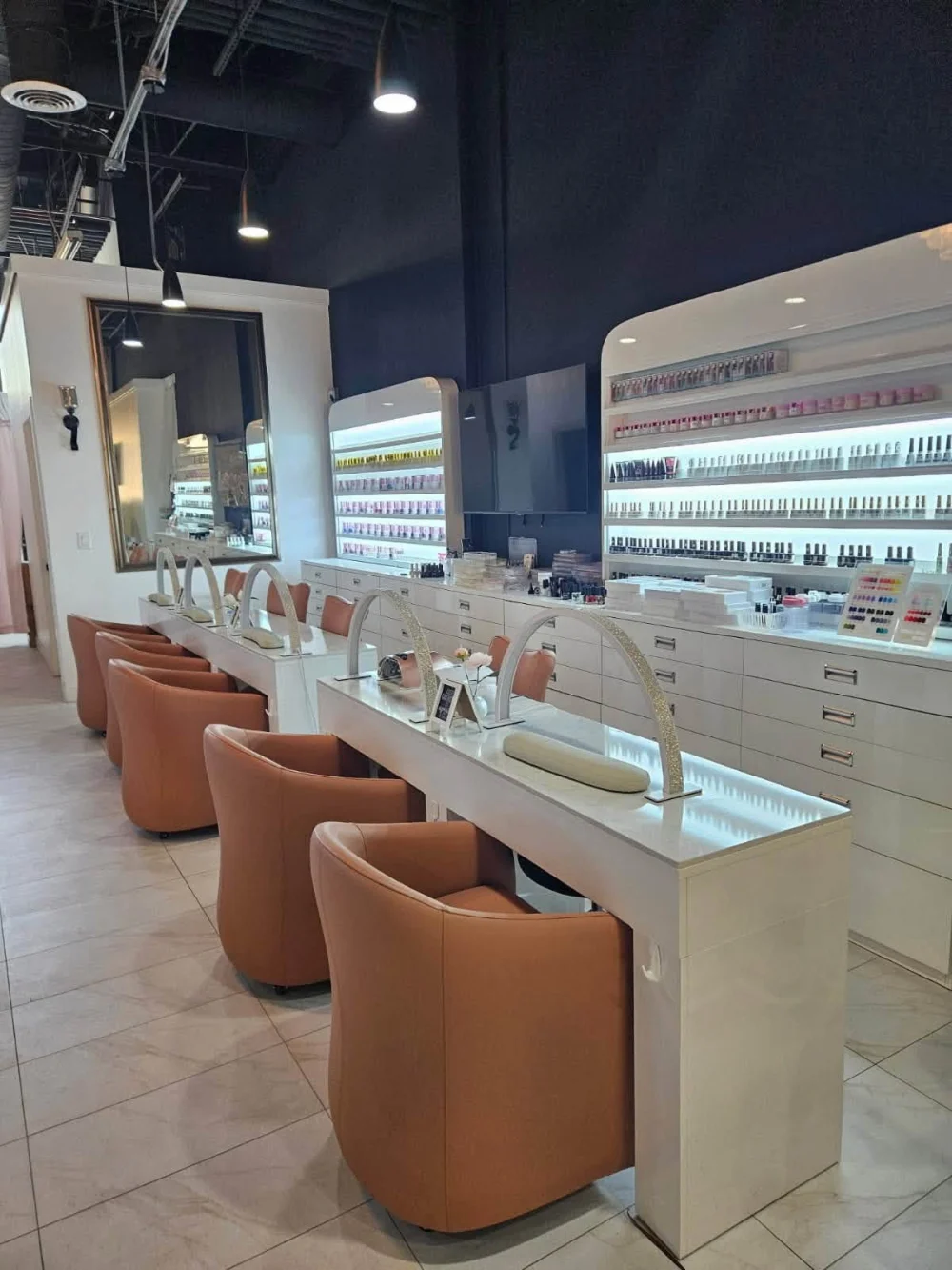 Sang Gấp Tiệm Nail Downtown Pomona CA Đông Khách - Bán Tiệm Nail tại Pomona, California, United States - ảnh 4